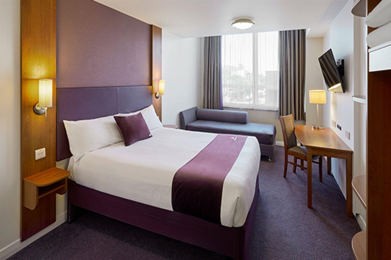 Premier Inn Cambridge Girton  Exteriör bild