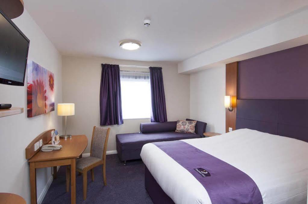 Premier Inn Cambridge Girton  Exteriör bild