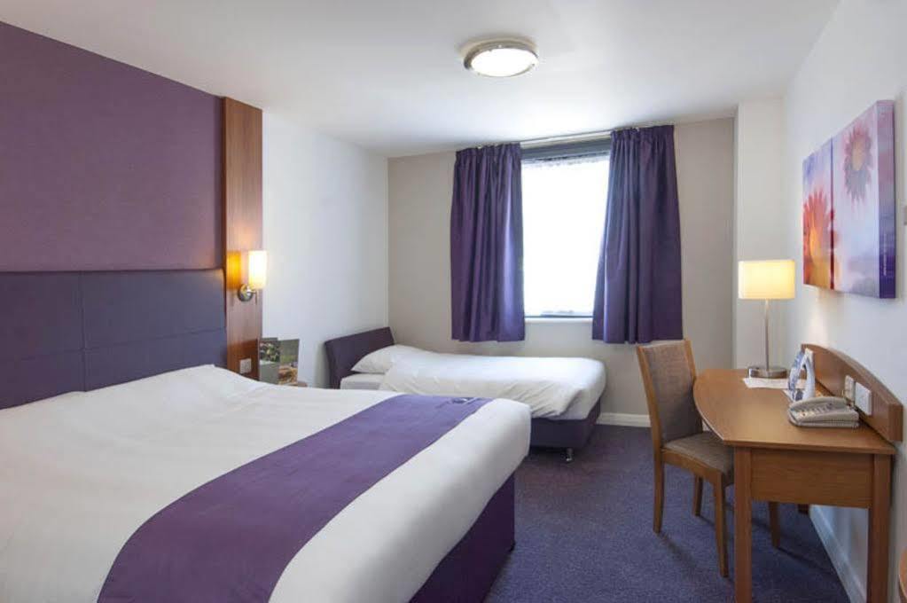 Premier Inn Cambridge Girton  Exteriör bild