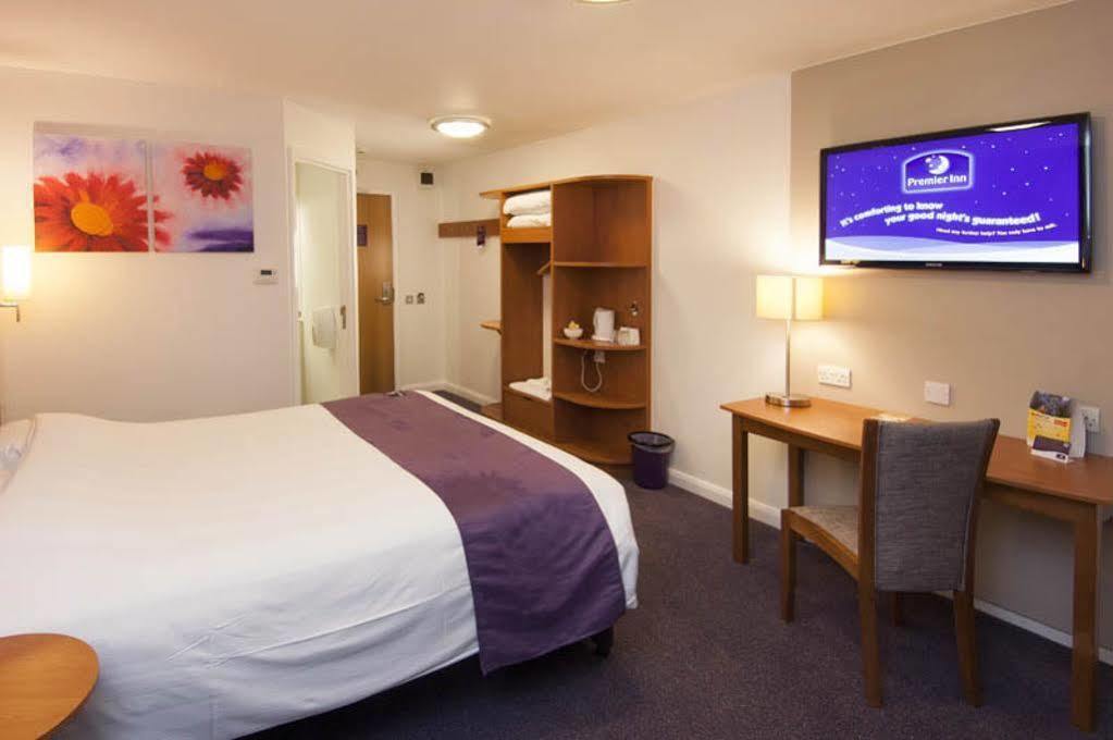 Premier Inn Cambridge Girton  Exteriör bild