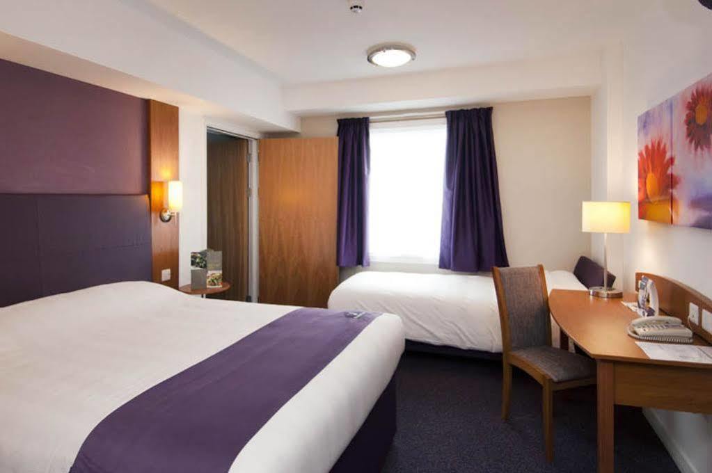 Premier Inn Cambridge Girton  Exteriör bild